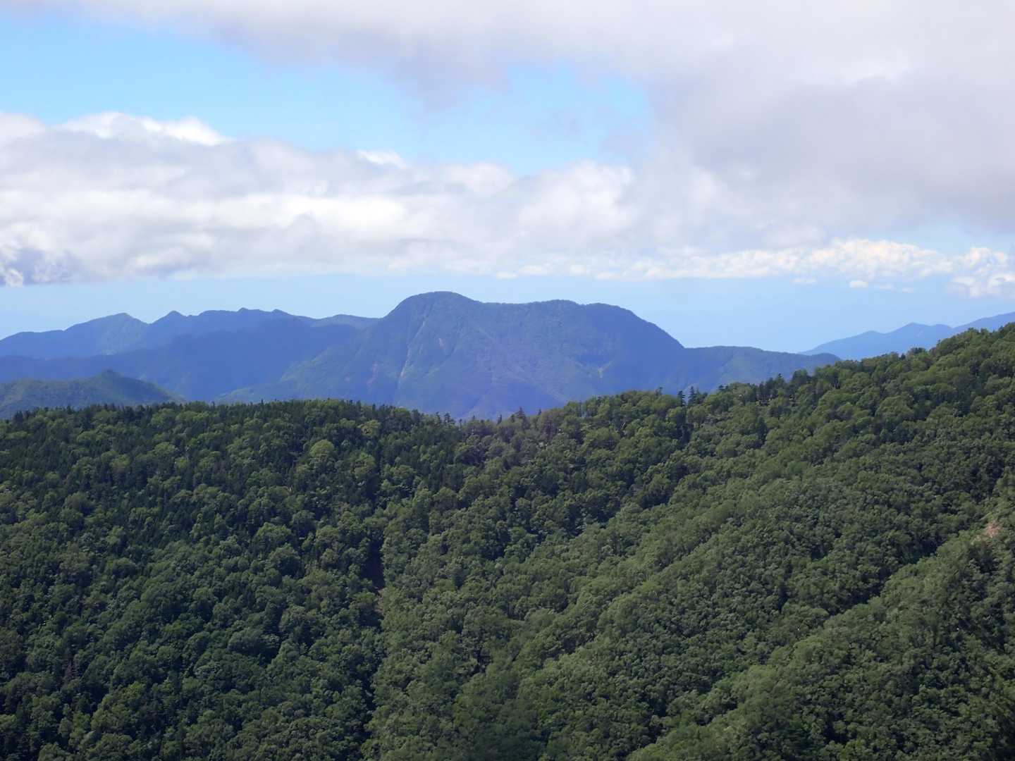 皇海山がすっきりと。