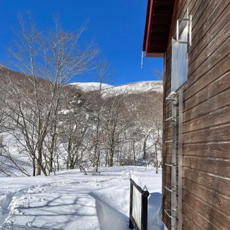 あとは頂上稜線への急登のみ
小屋で一休みし、要らないものを置き、身軽になりました