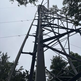 今日最後のピークは、西山というグレピ⛰️
鉄塔あり。