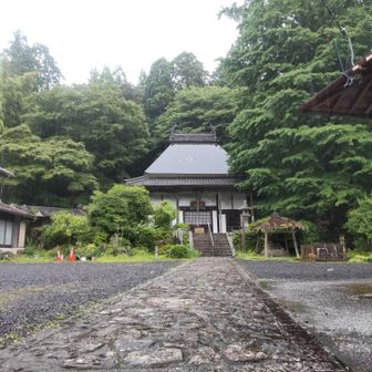霊山寺　山から出ると雨にぬれた