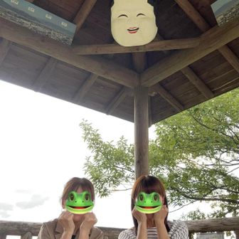                       きょうさんから教わった
                      「おじキュン」ワード🫰✨

             昨日みっち〜🐸は不参加だったので…
                       みっち〜のリクエストで

                                今日は二人で
                          おばキュンポーズ🤭笑

                         おじキュンに対抗です🤣

