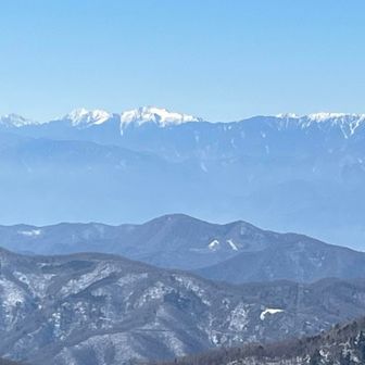 赤石岳、聖岳。右側は農鳥岳