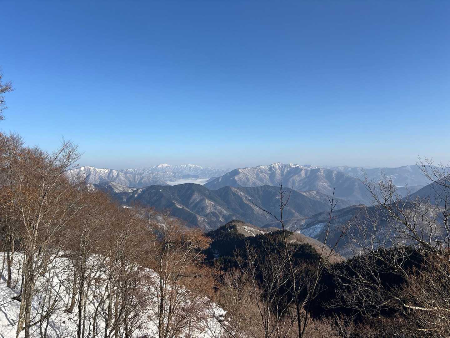 こんな絶景を見ながらのんびり歩けます😎