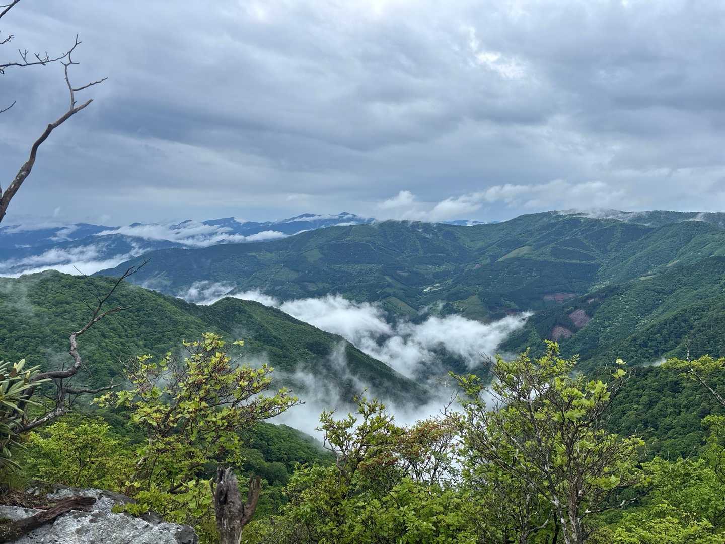 峰越登山口-椎葉越-烏帽子岳-五勇山-小国見岳-国見岳 周回コースの写真