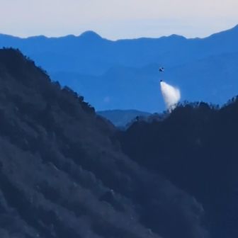 妙義湖〜金洞山の西側を巻いて何度も何度も散水してる…
お昼前、無事に鎮圧された🙌