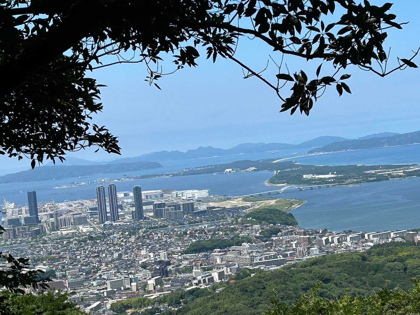 白岳下山途中からの志賀島方面👀