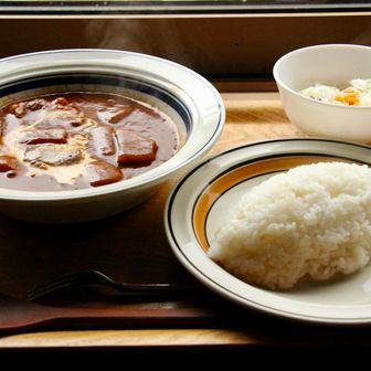 💁🏻‍♀️📷黒百合ヒュッテに戻ってきました。ビーフシチュー🥘  セット。う・ま・ぴー♡です😆