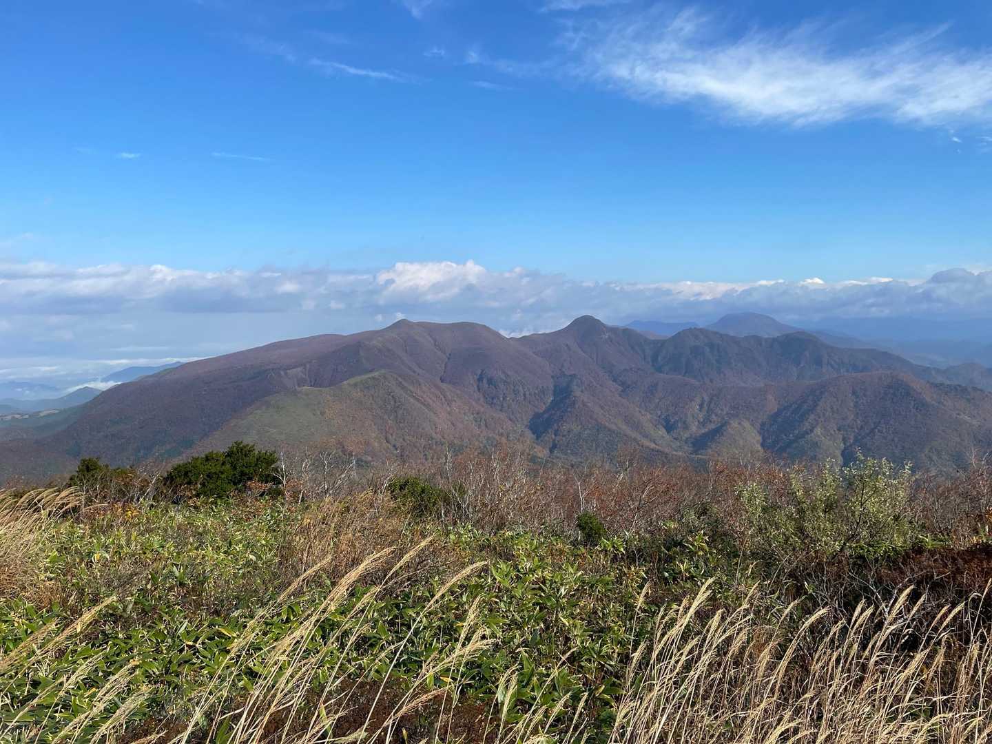2週間前に登った神室岳方面
2週間前は一日中ガスってました😅