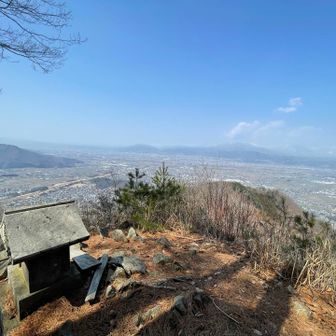 再び坂田山✨さっきより霞んで雲も湧いてきてる😶‍🌫️
天徳寺方面へ下ります🚶‍♀️