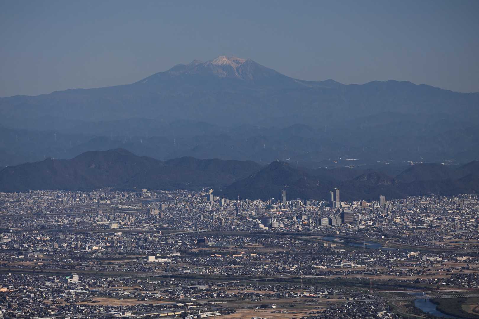 御嶽山と岐阜市内
今日は岐阜市内は厳戒態勢ですね😆