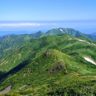 小屋泊した頼母木小屋
（たもぎごや）も見える🛖