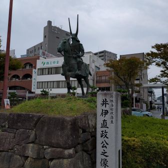 井伊直政公の像