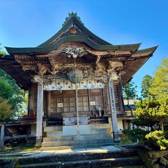 本堂で参拝して