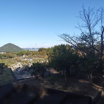 平和公園からスタート
西に日妻山が見えます