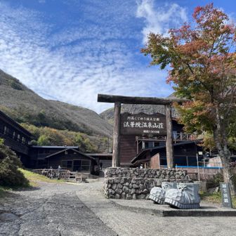 ちょっくら風呂でも入って帰るか🛁
ま、また汗かくんですが

って1人の男性に話しかけられる
「ひとこさんですよね⁉️」
顔出し🆖のはずなのに
私も有名人になったもんだ

え⁉️先週英彦山でお会いしましたって👀
わしゃ昨日の晩御飯も覚えてないぞ🤣
よく顔覚えてますね🫢って感心したぜよ
お団子頭が印象的だったらしい
頭に団子🍡も乗せてみるもんやな🤤
