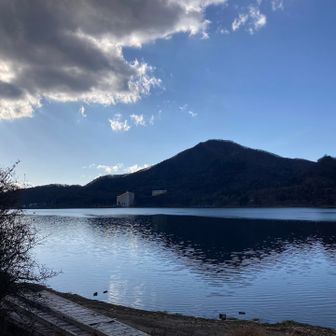 榛名山（掃部ヶ岳）と榛名湖。
