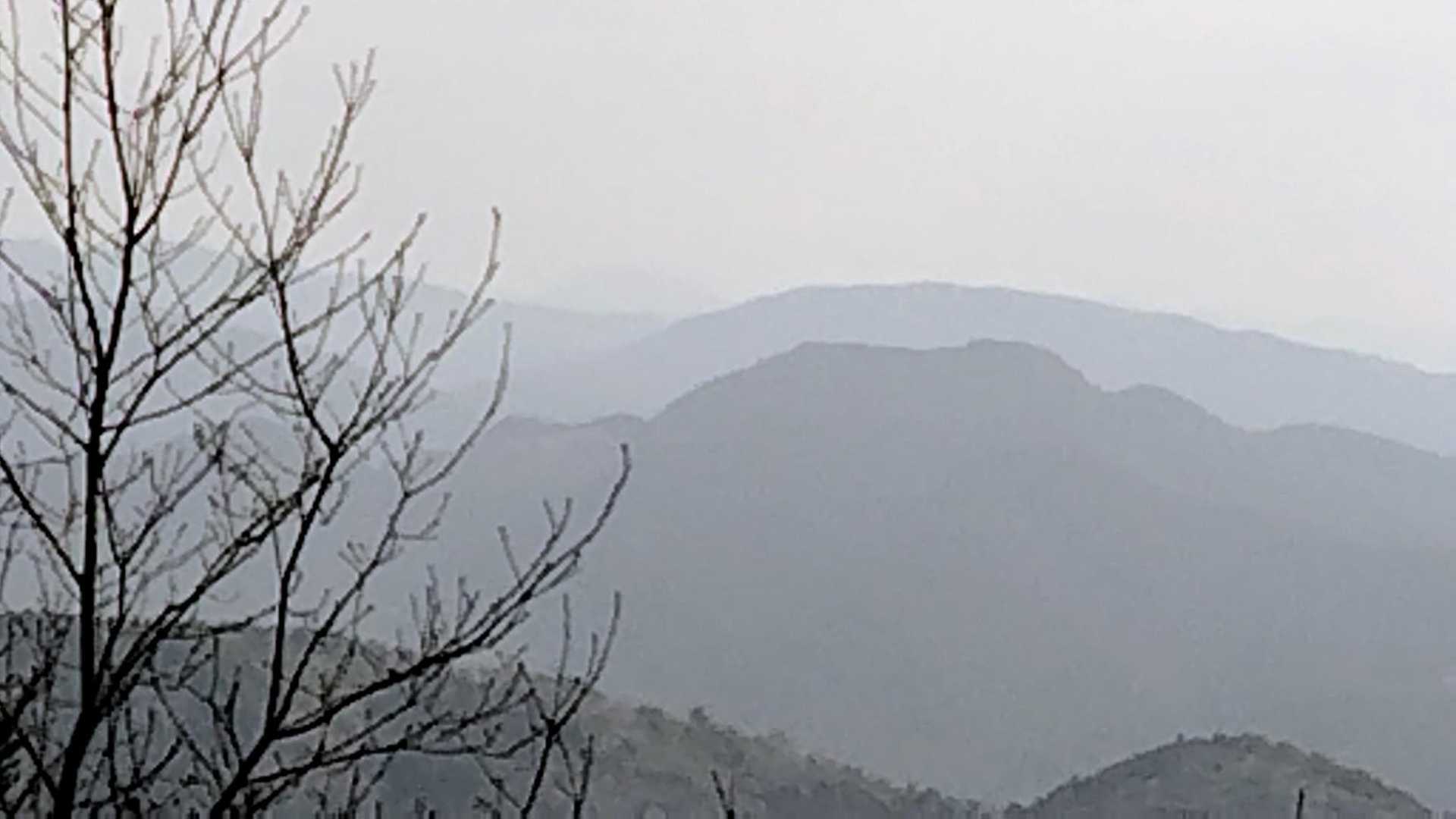 舗装路に出ると… ん⁉️超薄っすら富士山⁉️🗻👀