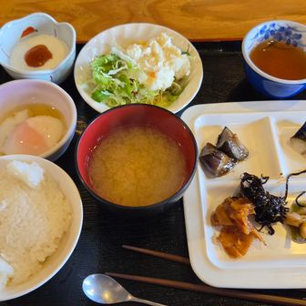 朝食はブッフェ形式