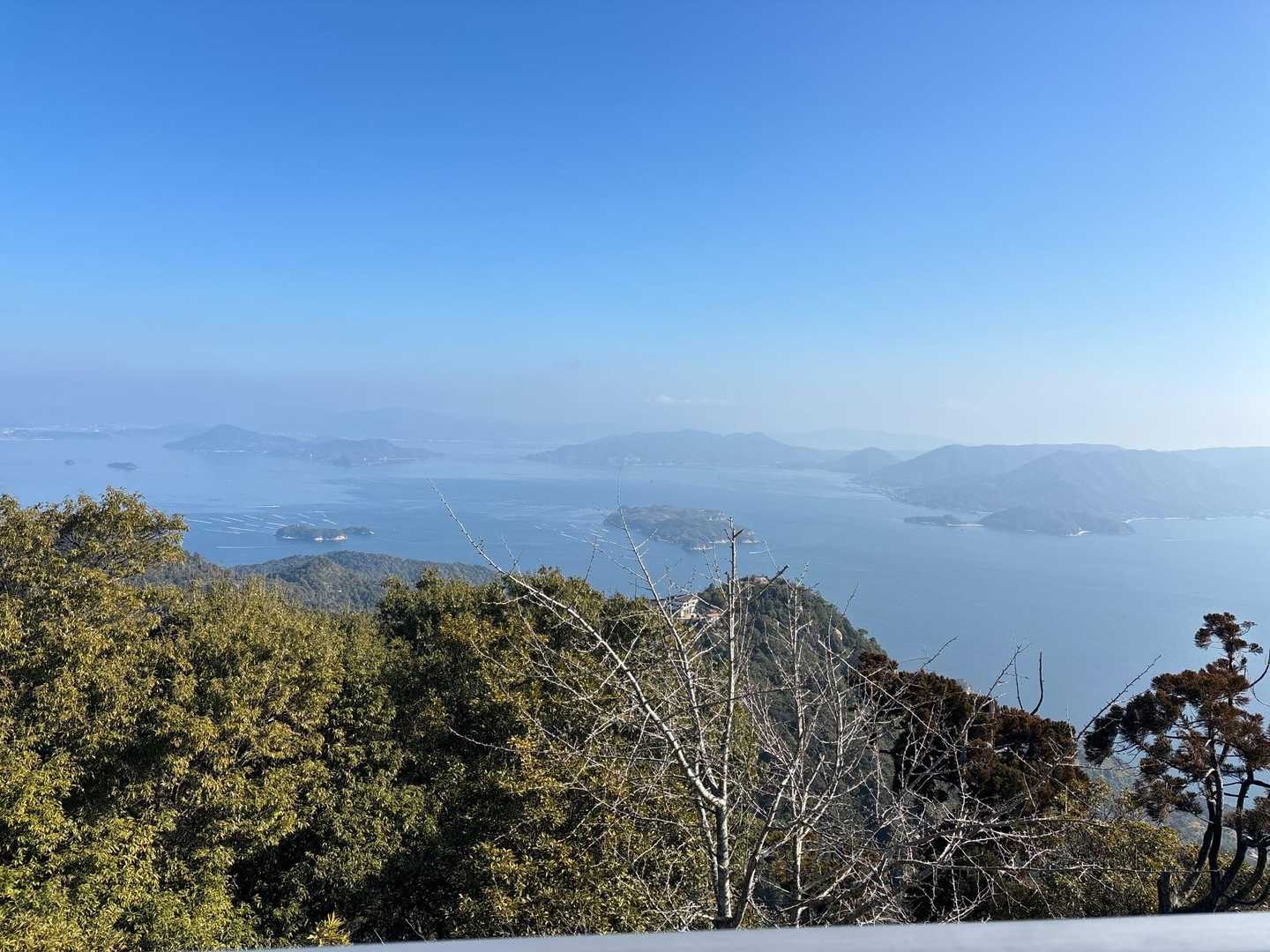 山頂の展望台から①
たぶん江田島方面