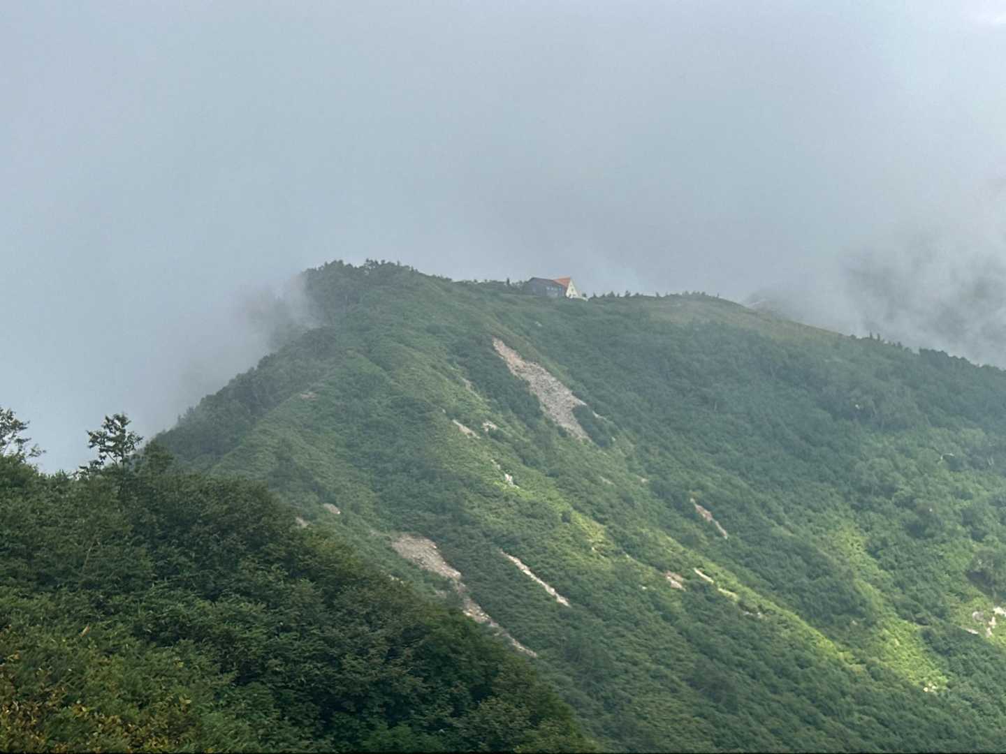 種池山荘が見えた。