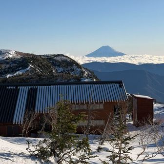 光小屋と富士山