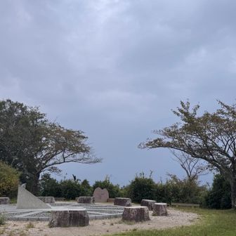 山頂は曇り☁️
今秋は天気が良くない日が多いなあ🥺