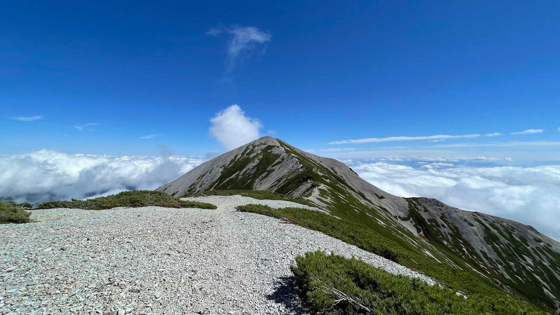 蓮華岳頂上が見えてきた