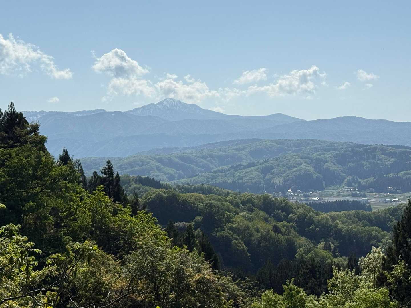 米山の雲が切れました！
まだ雪があるもんね