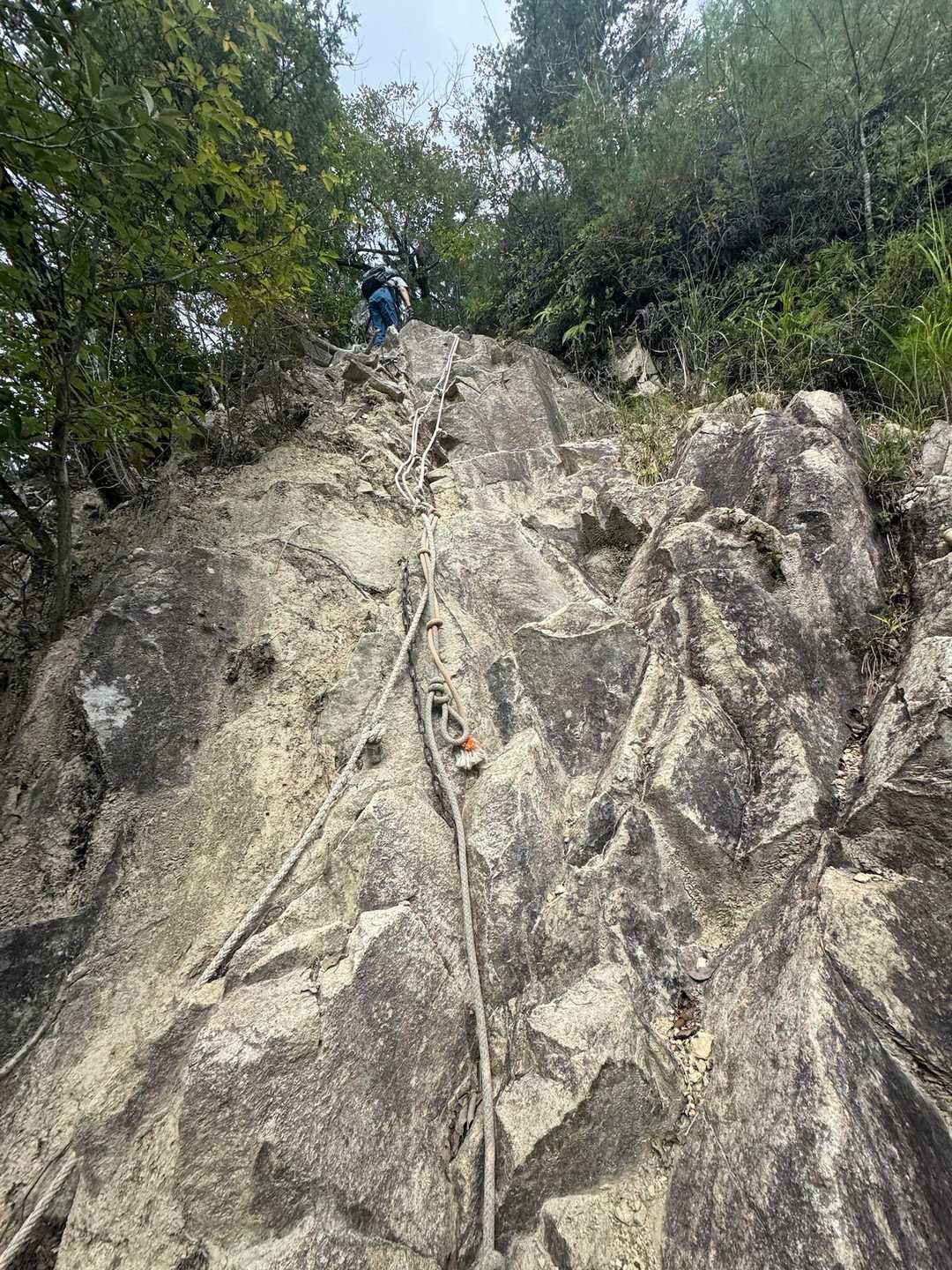 岩を登ります❤️