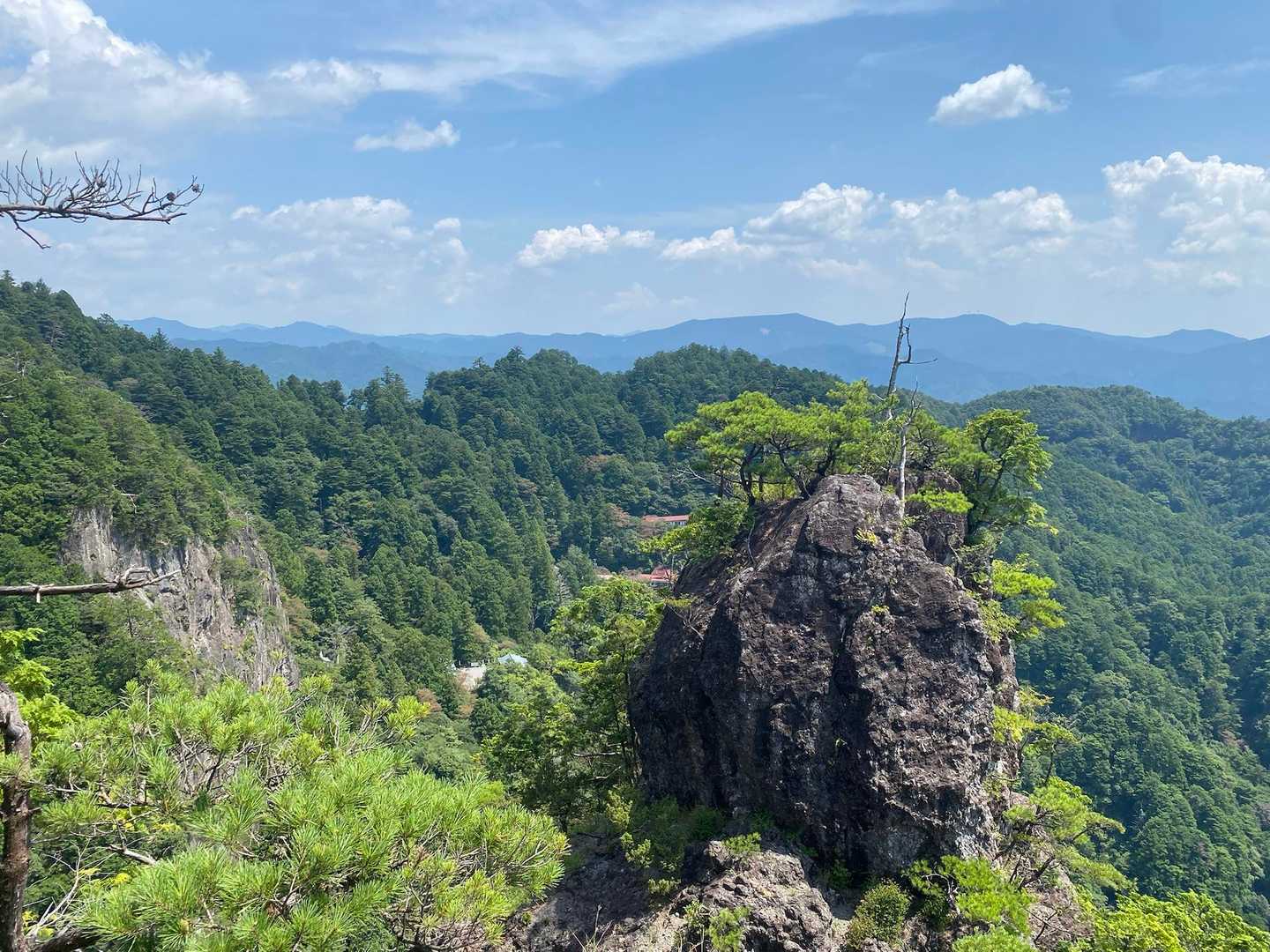 とんがり岩