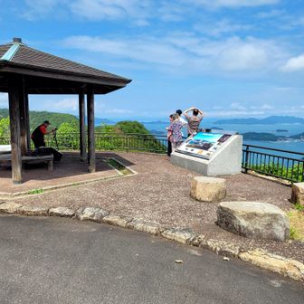 帰り道
家族👪写真撮影📸
はいポーズ😊
和やかムード(･∀･)ｲｲ!!
天気☀️やし、、