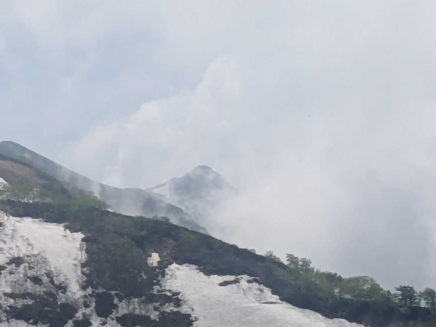 少し唐松岳が見えました。