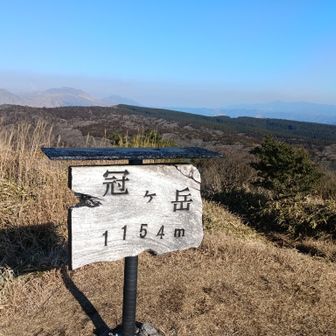 さんちょー😙
3150☆
涌蓋山～くじゅうがうっすら見え、写真は阿蘇から祖母方面！
今年登ってキツかった前障子岩や大好きな大障子岩もバッチリ◎
絶景独り占め😁
…障子岳の霧氷やくじゅうの御池も気になる🙄
しかしやっぱりホームは落ち着く😙