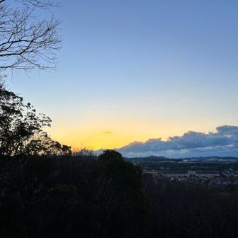 マイナーピークの高塚山⛰️登頂🙌
雲が厚かったのでタイミングがジャストに🤩