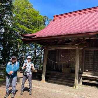 急坂を登り切ると稲含神社に到着
今日の安全登山を祈願します