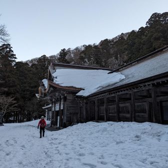 安全を祈願して出発