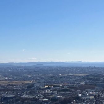 ちらりと？江の島がみています。