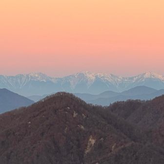 ピンクの空と白峰三山
南アルプスも北から南まで
綺麗に見えました😍