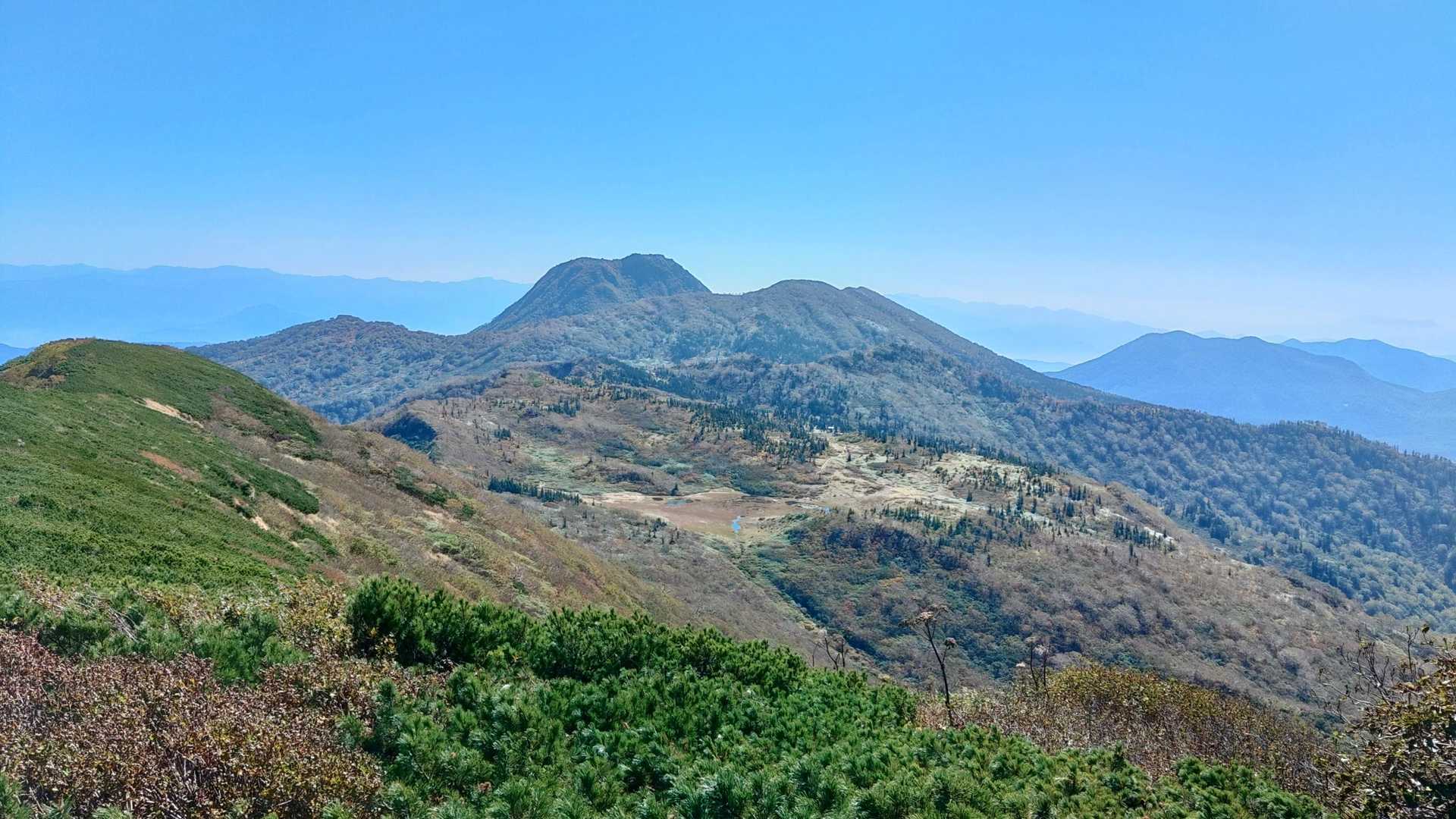 歩いてきた方向を振り返り
妙高山もよく見えました