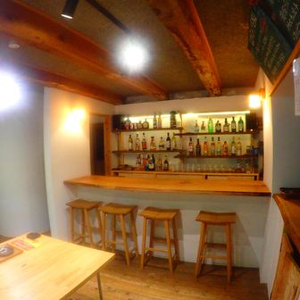 バーコーナーもあります。

三俣山荘と同じ経営だそうです。
そういえば三俣のバーもよかったな。