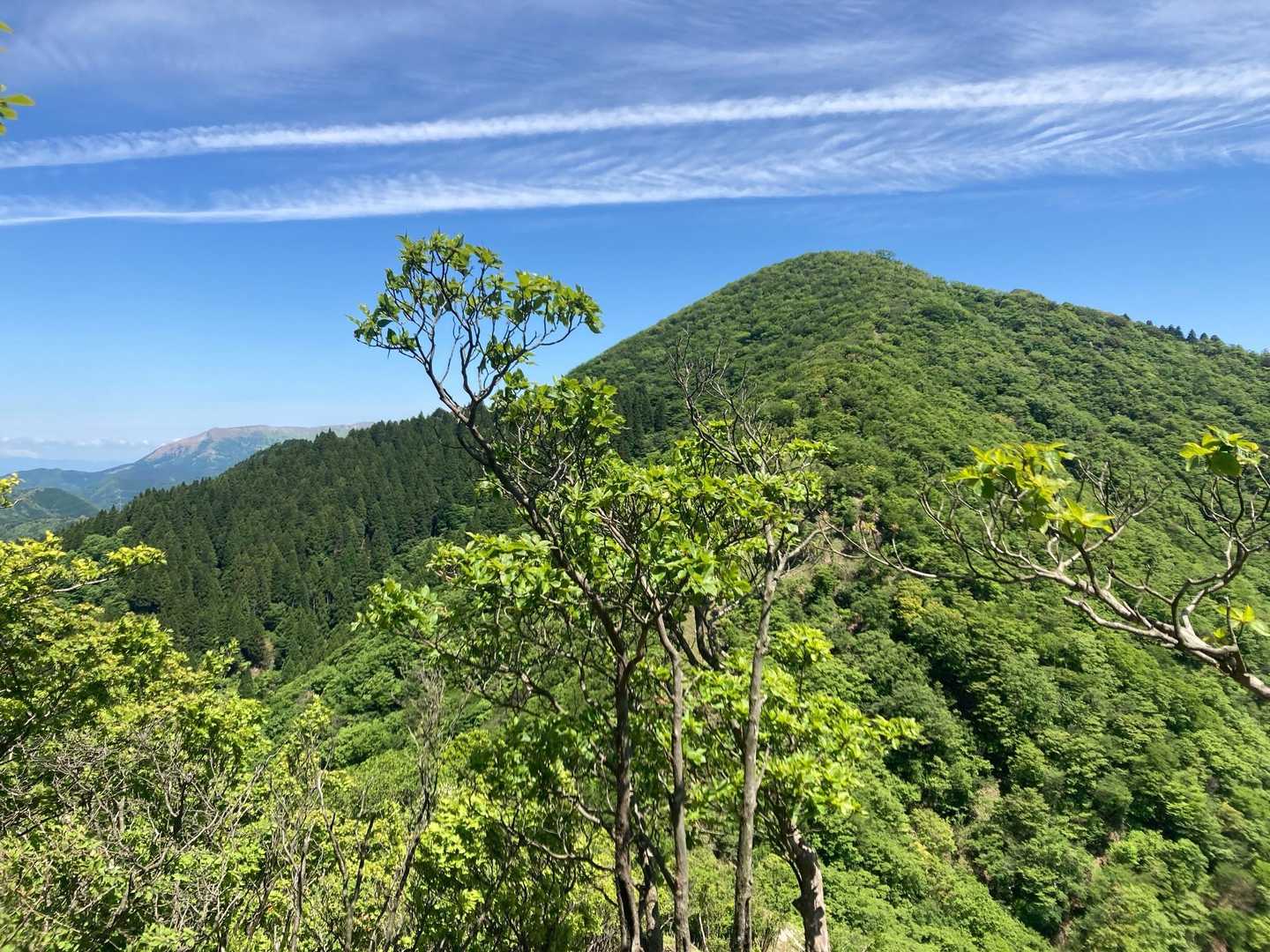 三国岳は双耳峰
見えているのは最高点の方
この裏にもう一山（⤴️⤵️）