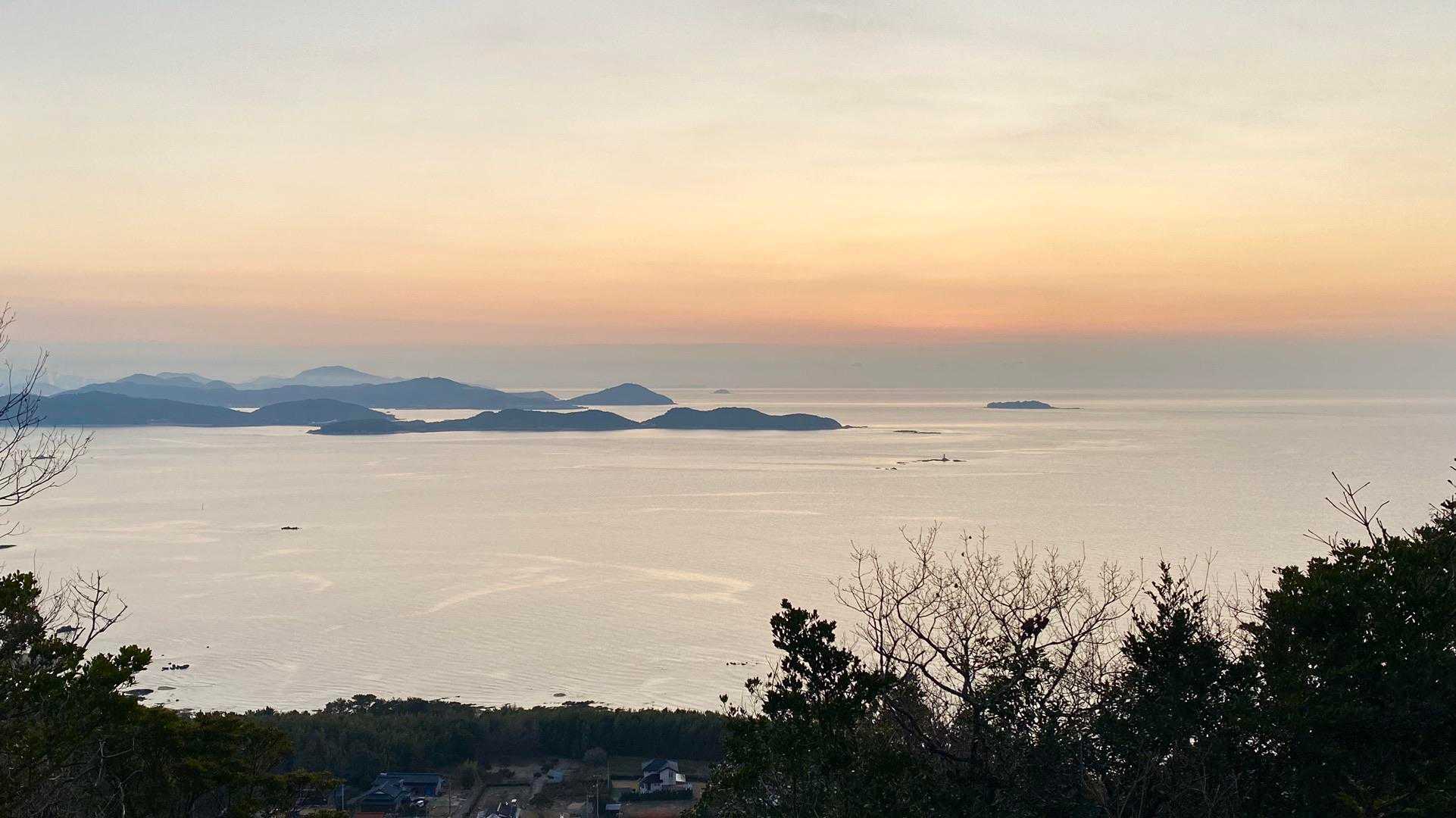 山頂からの眺め
手前は先日登った兜山・岩屋山・長浜山