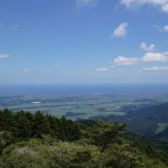 伊勢湾も青い