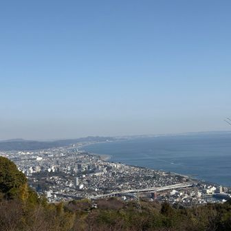 この景色、ちょうどプレートの境目らしく、奥側が北アメリカプレートで手前がフィリピン海プレートらしい