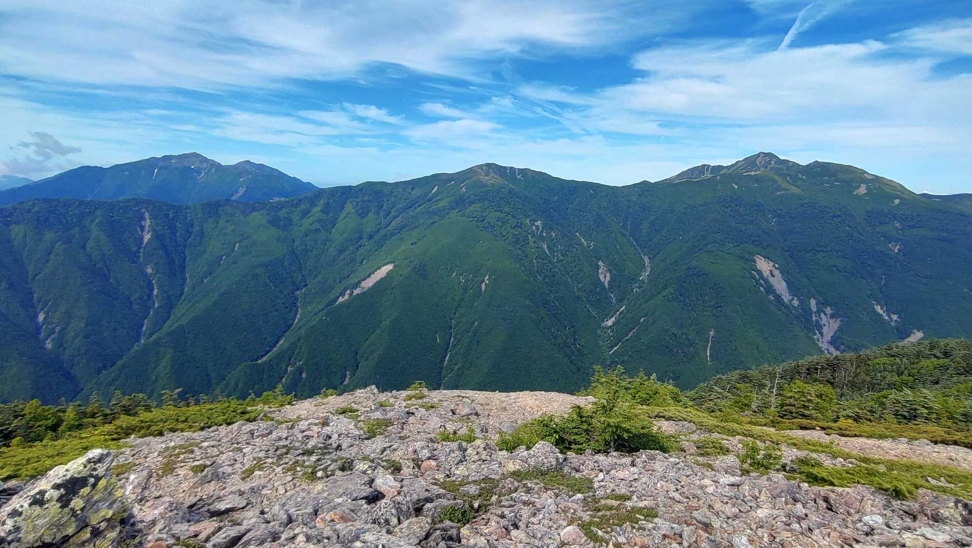 改めて、右から塩見岳、蝙蝠岳、悪沢岳