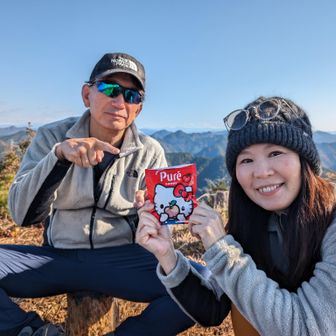 何となく物足りなぃ（笑）

これから
お昼ごはんなのに
グミを取り出す（笑）

これもハクちゃんチョイスで
キティちゃんのグミ❤️🤍

普段
グミなんて食べなぃのに
食べてみたら
おいしぃのね。

ハクちゃん
ありがとーぅ .｡.:* 🕊