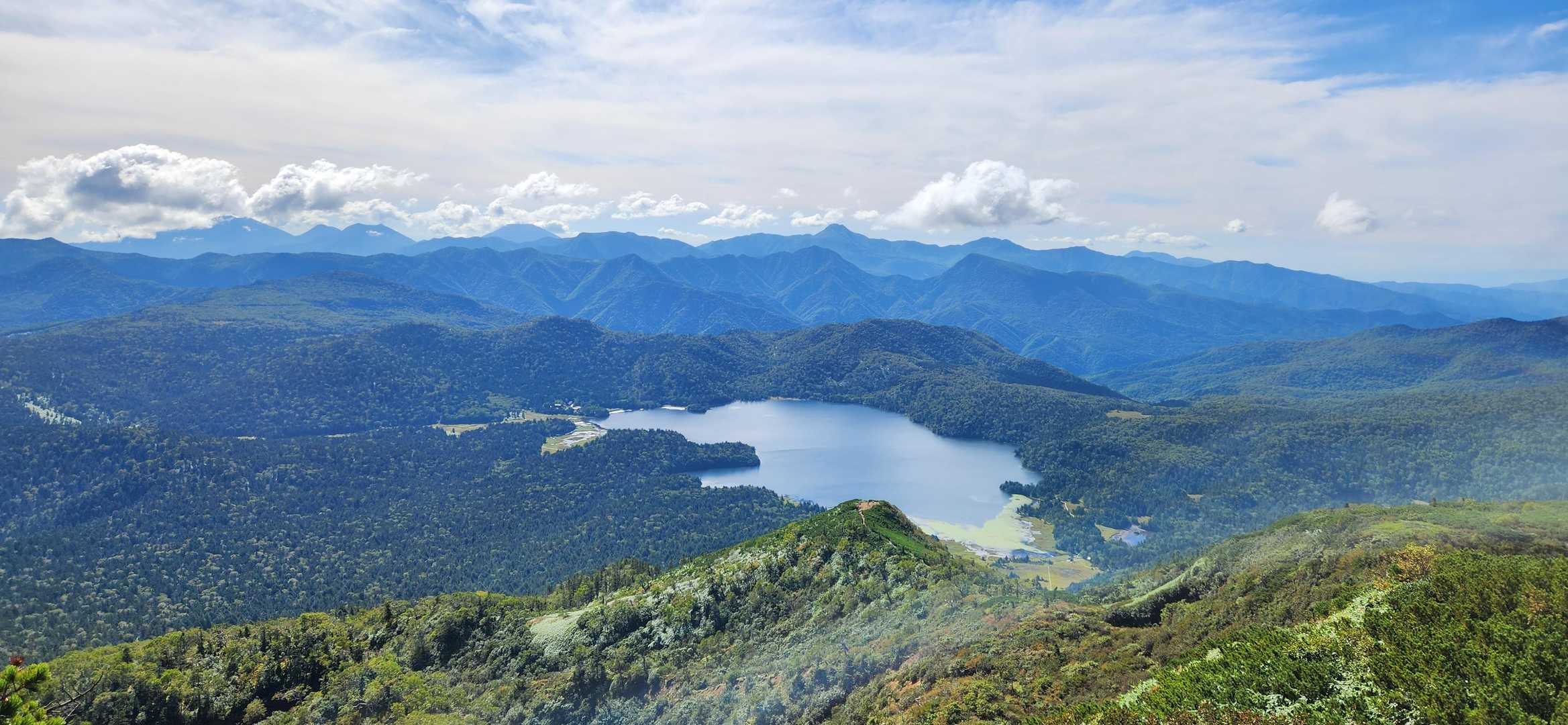 尾瀬沼もその後ろの日光の山々も綺麗に見えました。