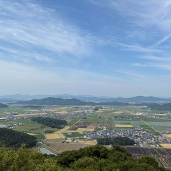 眺望
滋賀県、田んぼと遠くの山々の稜線と空のコンビネーションが味わい深い

眺望動画撮ったよ🎥
https://youtube.com/shorts/IFJgkQA_uNk?si=VzCJWOxUlUrfsuIo