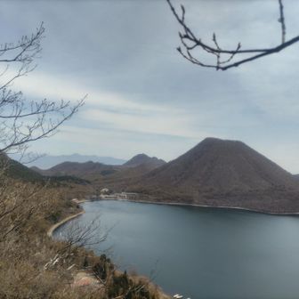 榛名富士の奥の方には赤城山だそうです😍