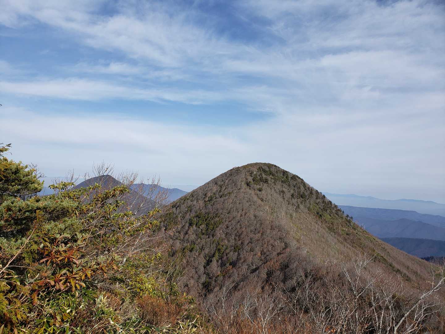 こんもり小白森山
見た目もかわいいがちょっと急登だった